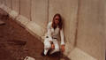 FRAU BERLINER MAUER  /  MRS BERLIN WALL