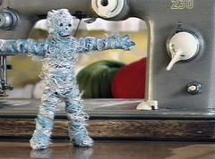 Auf dem Nähtisch / On The Sewing-Table