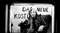 DAS NEUE KOSTÜM  ·  THE NEW SUIT