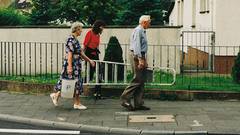 ZWISCHEN VIER UND SECHS   ·  BETWEEN FOUR AND SIX