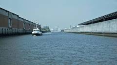AN DER VEDDEL VORBEI  ·  PASSING BY VEDDEL
